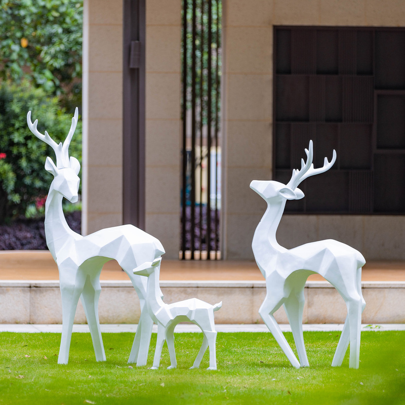 Geometric Fiberglass Painted Sika Deer Sculpture Outdoor Garden Landscape Sketch Area Lawn Animal Decoration Large Ornaments
