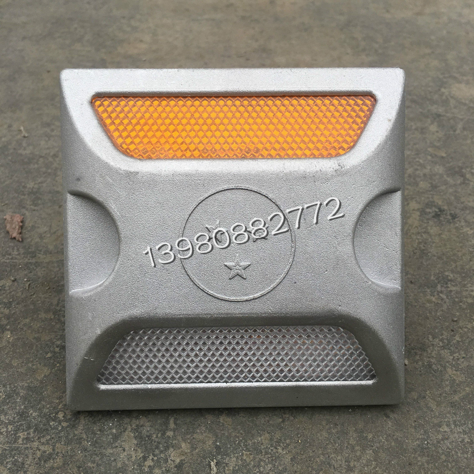 Cast aluminum sand filling road studs