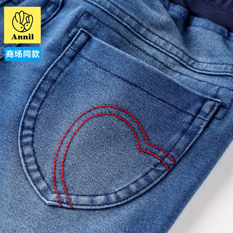 cô gái mặc Annai dành cho trẻ em dệt kim denim bảy điểm mô hình quần mùa hè lớn denim chặt bàn chân nhỏ của trẻ em quần sọt đàn hồi.