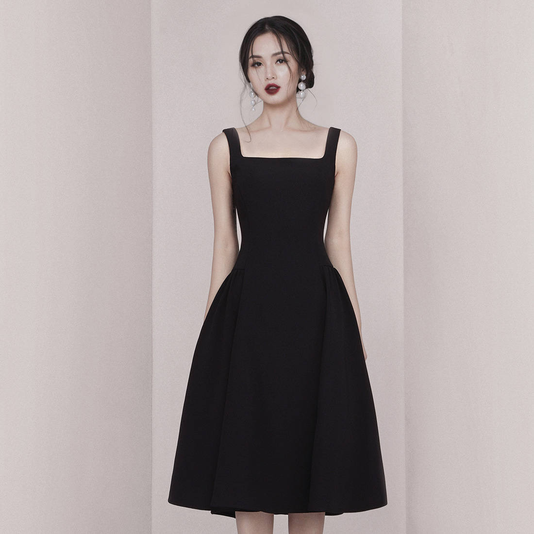 Thai trendy brand retro Hepburn style little black dress celebrity black suspenders high waist slimming A-line mid-length dress