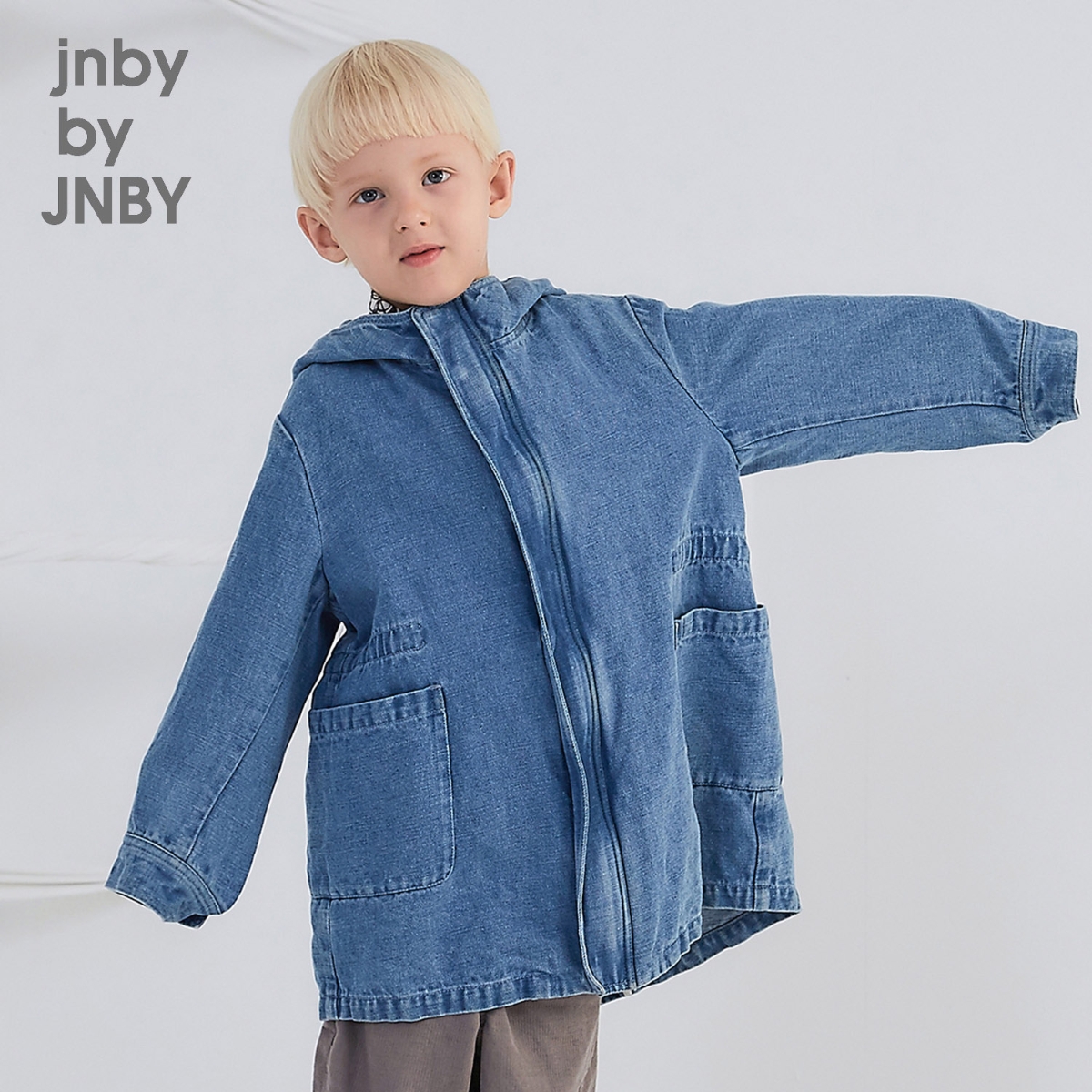 Jiangnan vải vải mùa thu giảm giá vải mới nam và nữ thư trở lại thiết kế denim jacket trẻ em trẻ em đội mũ trùm đầu.