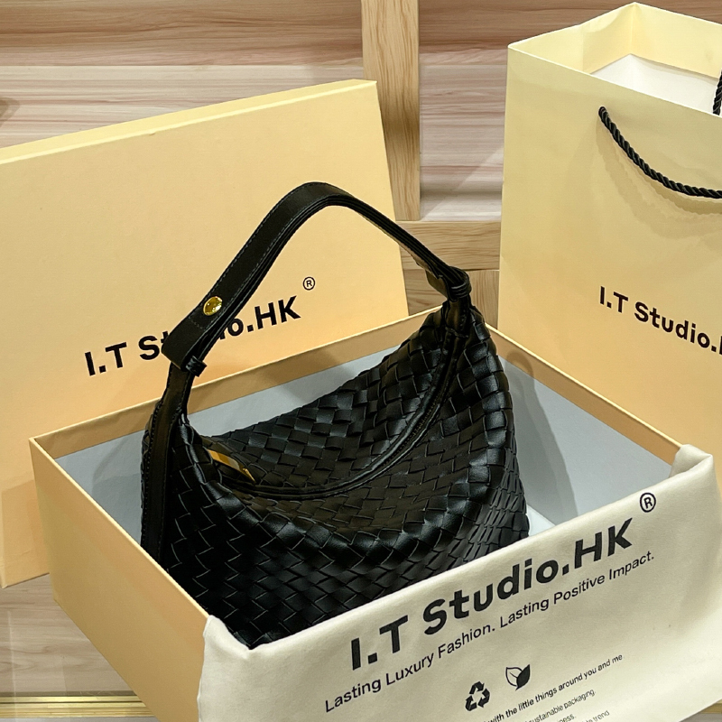 Hong Kong Genuine Leather Soft Woven Lunch Box Underarm Bag for Women 2026 New Spring and Summer High-End Niche Single-Shoulder Lunch Bag Hong Kong Genuine Leather Soft Woven Lunch Box Underarm Bag for Women 2026 New Spring and Summer High-End Niche Single-Shoulder Lunch Bag