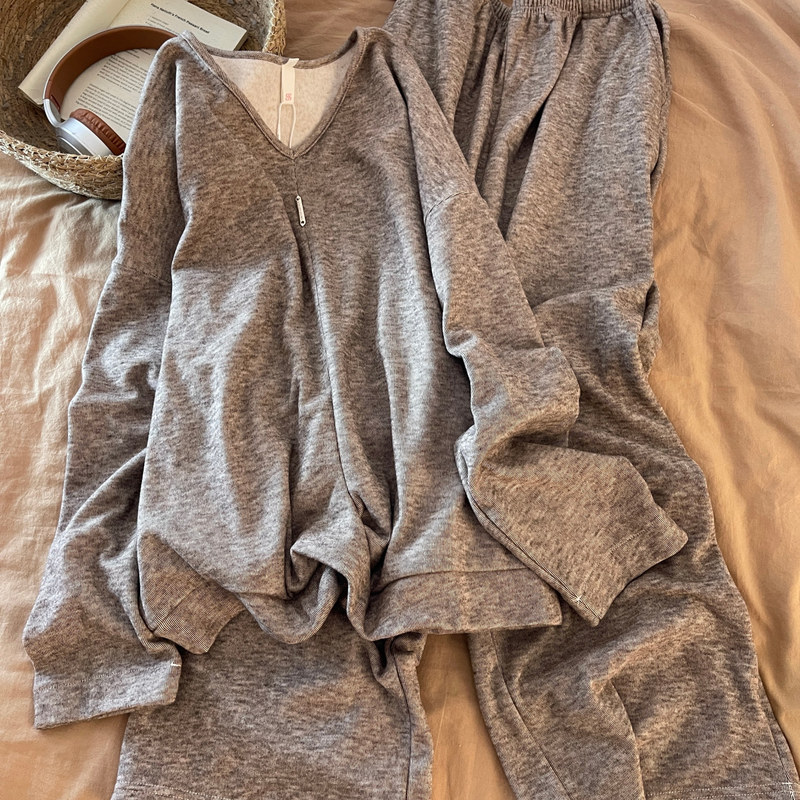 Women's Autumn Mousse Cashmere Long-Sleeve Plus-Size Warm Pajamas, Suitable for Outerwear, New Oatmeal Color Set, Loungewear Women's Autumn Mousse Cashmere Long-Sleeve Plus-Size Warm Pajamas, Suitable for Outerwear, New Oatmeal Color Set, Loungewear