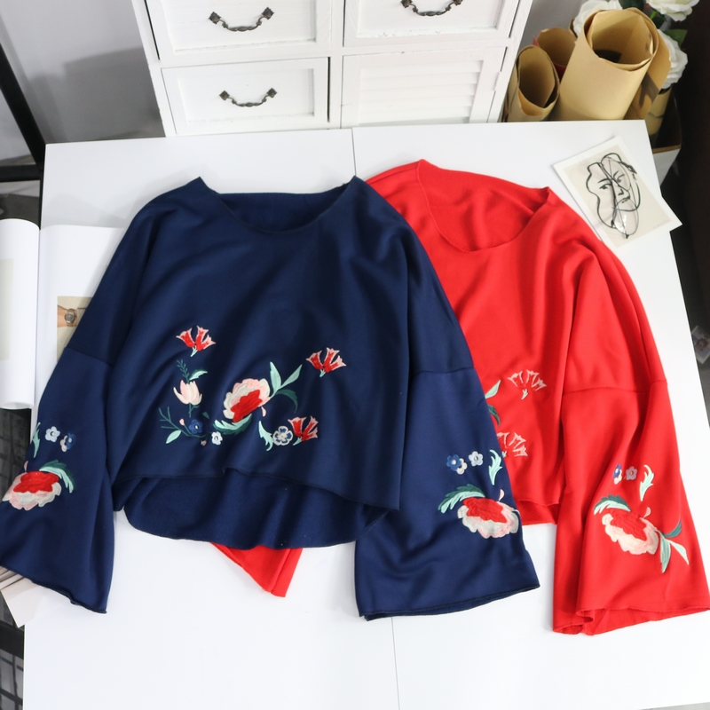 Áo thun cotton cotton Terry F-2018 mùa thu mới công nghiệp nặng thêu cổ tròn tay áo kèn tay áo sơ mi chạm đáy áo form rộng nữ