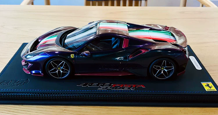 BBR 1/18 Ferrari Ferrari 488 Pista Spider tắc kè hoa mẫu xe hơi mới - Chế độ tĩnh