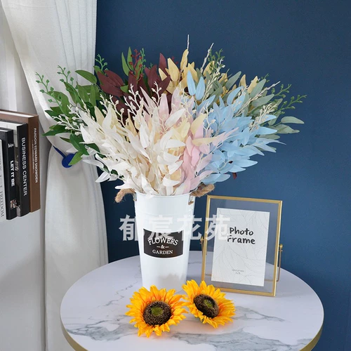 Симуляция Лю Йе помещает домашнее украшение зеленого стола для кофейного стола с зеленым плантацией и поместите свадебную свадьбу цветочного кольца цветочного кольца, чтобы организовать шелковые цветы