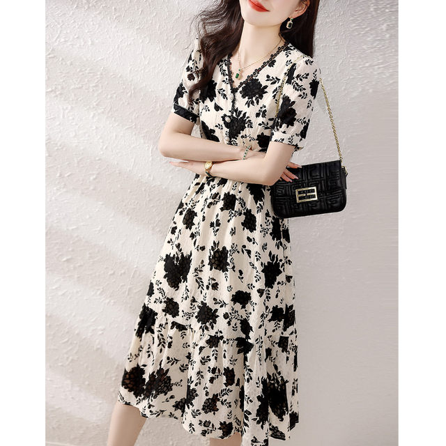 High-end printed dress women's summer new French V-neck waist slimming temperament elegant light familiar style a-line skirt