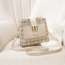 Hong Kong 2021 new fashion Joker slung pop bucket bag leather foreign style shoulder small lady bag pet tide