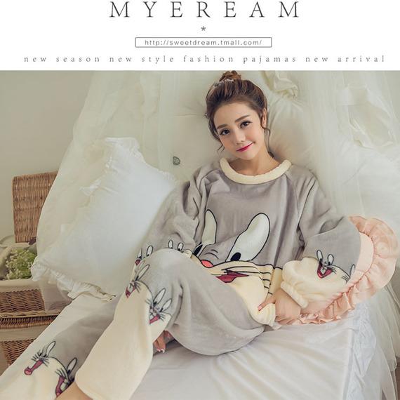 Phim hoạt hình mùa đông đồ ngủ cộng với nhung dày nữ dễ thương sang trọng cashmere phù hợp với dịch vụ nhà để giữ ấm hai mảnh lông cừu san hô pijama nam