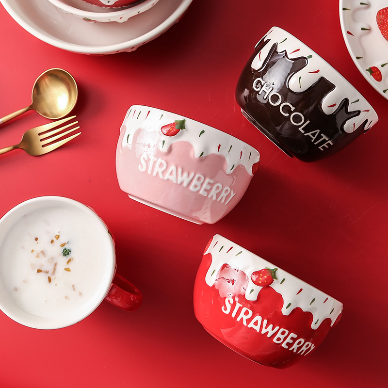 Lovely ceramic bowl of strawberry household utensils fruit salad bowl of oatmeal for breakfast bowl noodles bowl bowl eat a single