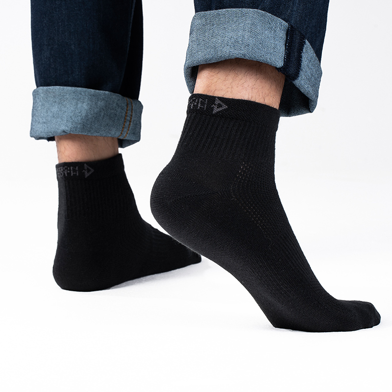 Longya Basic Men's Short Socks, Moisture-Wicking, Breathable Mid-Calf Socks, Men's Socks, Simple Black