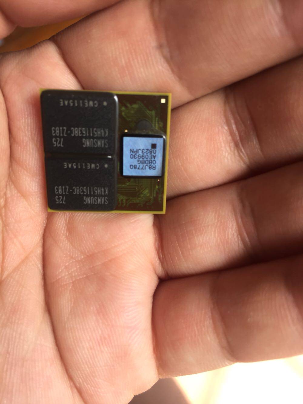 R8J77800BDBG R8J73437BGZV R8J73520BBBGZV Original