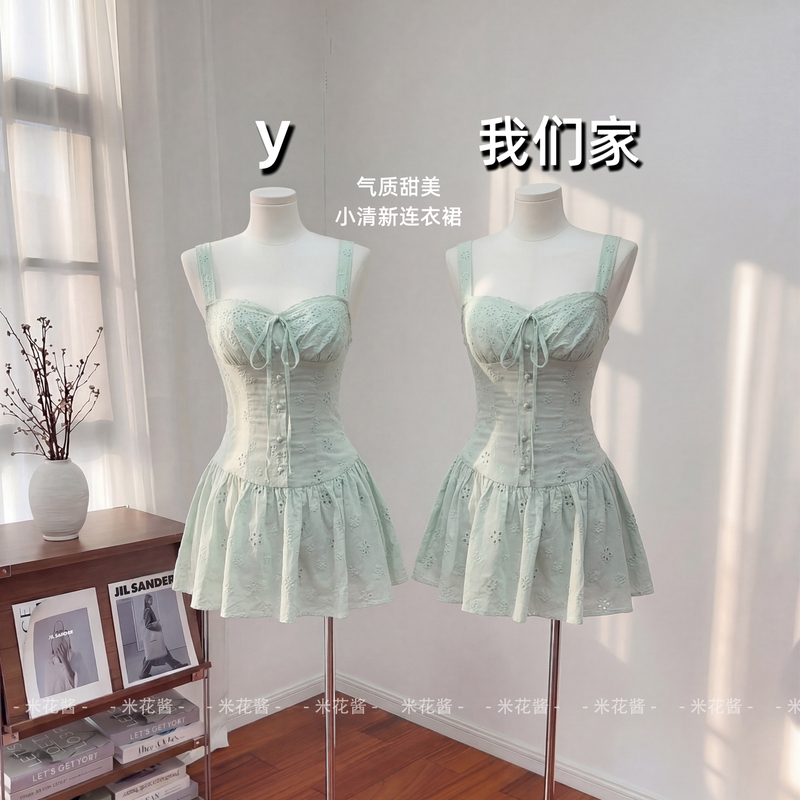 Rice-Flower Pattern Deep Square-Neck Slim-Fit Dress for Women with a Pure and Alluring Style, Featuring a Jacquard Design and Hollow-Out Straps, Mid-Length