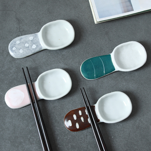 Guber jingdezhen Japanese hand - made ceramic chopsticks chopsticks frame bracket spoon, chopsticks pillow creative lovely multi - function chopsticks holder frame