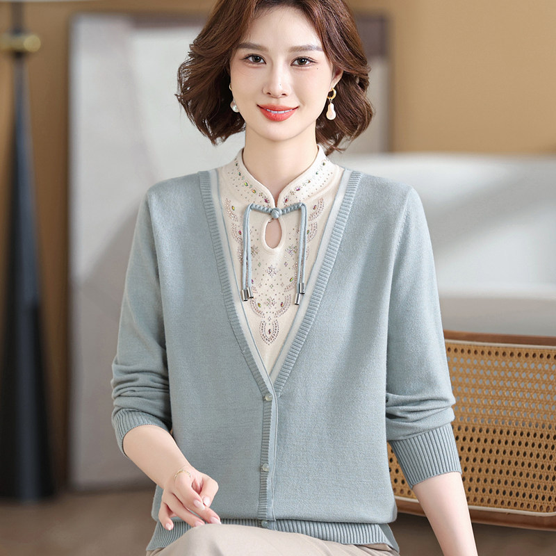 Mom's New Autumn Knitted Wool Sweater Top, Fashionable Loose Large Size Blouse, Middle-Aged and Elderly Women's Base Sweater Mom's New Autumn Knitted Wool Sweater Top, Fashionable Loose Large Size Blouse, Middle-Aged and Elderly Women's Base Sweater