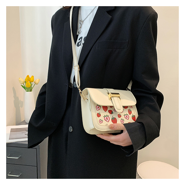Women's Small Pu Leather Fruit Strawberry Cute Streetwear Square Magnetic Buckle Shoulder Bag display picture 5