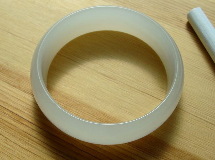 Qinghai Jade (White Jade --- Waiting for a Relative) ---- bracelet (the welfare of the little hand sister).