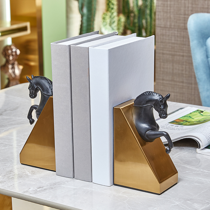 European-style American-style home model room study bookend bookcase wine cabinet bookcase decoration brass black horse soft decorations