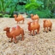 5 пустынных верблюдов высотой 4 см.