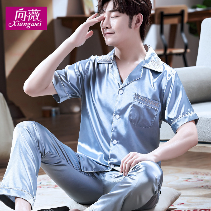 Bộ đồ ngủ Mens Xuân Thu ngắn Sleeves Ice Silk Slim Home Mang Mens Silk Loose kích thước lớn Summer Set.