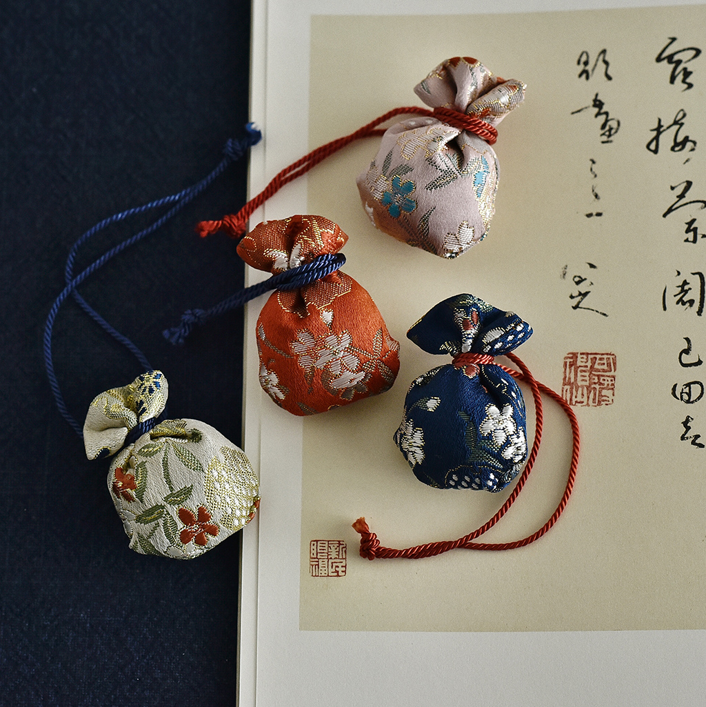 -Taoyuan Daily-The Brocade Fuku Bag of the Cilantro Cilantro, the Natural Ancient Square Classical Accessories of the Peach Residence