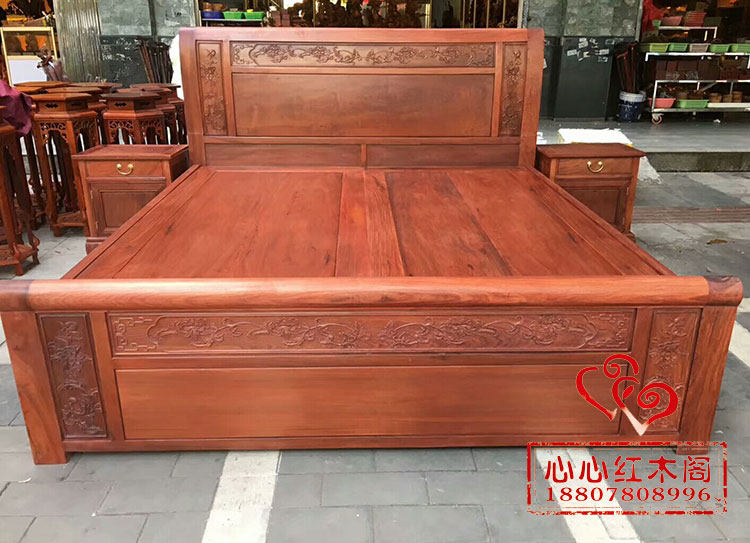 Кровать из массива дерева None Other