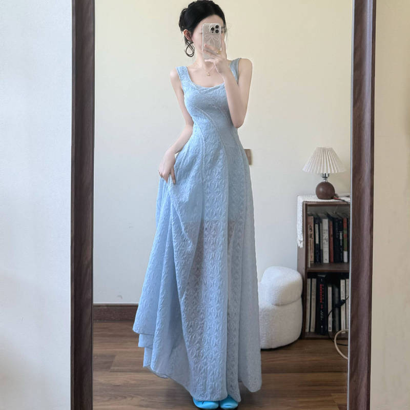 French-Style Blue Spaghetti Strap Dress for Women, Summer 2026 New Model, Seaside Vacation Style, Stunning and Elegant, Waist-Cinching Long Dress