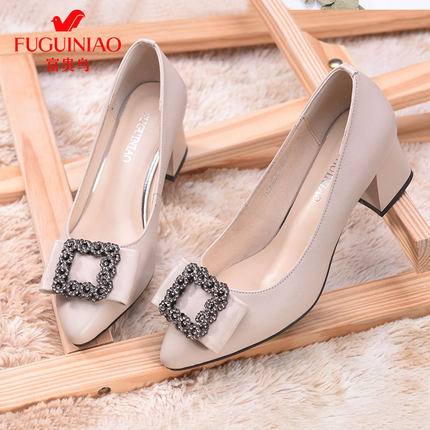 富贵鸟女鞋真皮2018秋新款尖头粗跟单鞋水钻