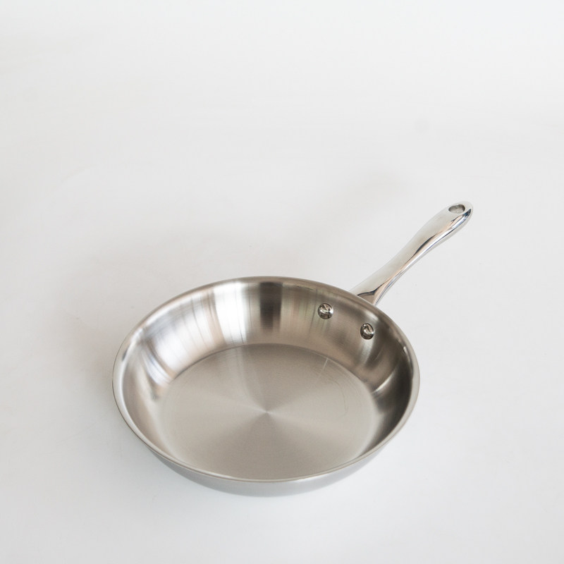 Foreign trade tail goods three-layer steel one-piece molding 24cm flat-bottomed frying pan 18-10 stainless steel uncoated physical non-stick