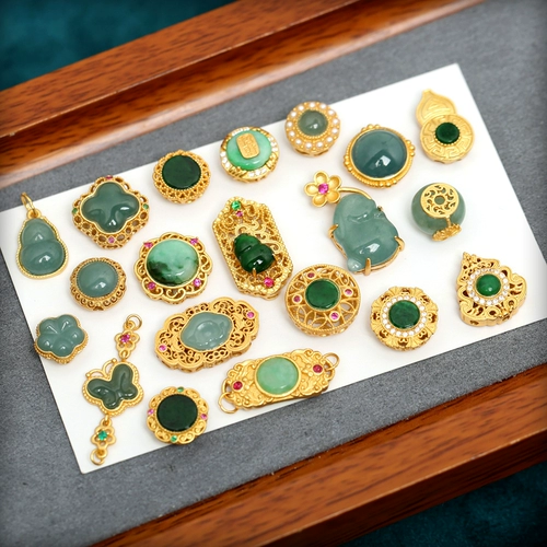 Натуральная инкрустация камня, изумрудная реплика, золотые аксессуары, серебро 925 пробы, четырехлистный клевер