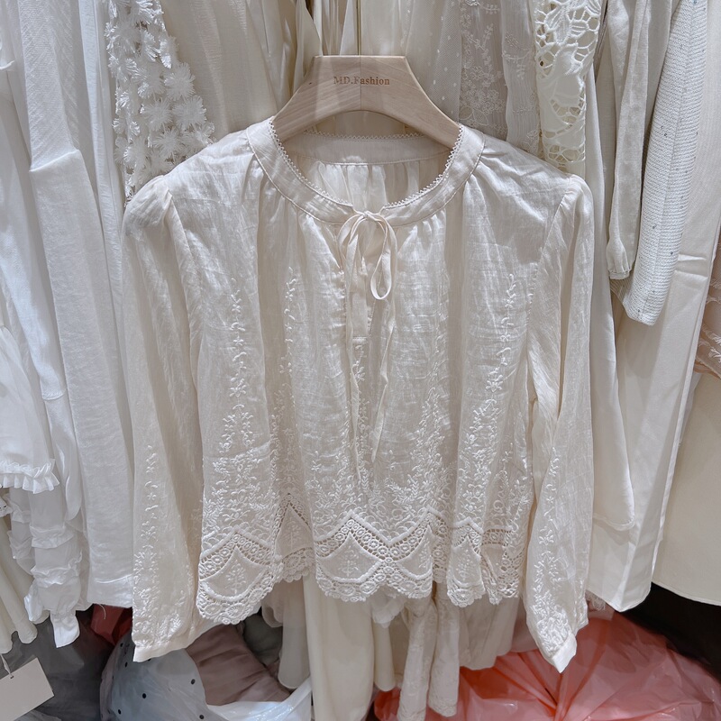 Korean-Style Autumn Sweet and Elegant Embroidered Hollow-Out High-End Loose Long-Sleeved Shirt Korean-Style Autumn Sweet and Elegant Embroidered Hollow-Out High-End Loose Long-Sleeved Shirt