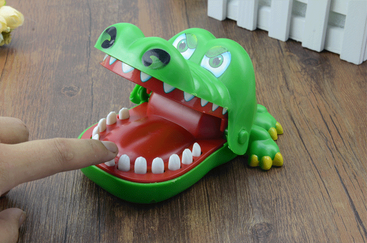 Supply Dare to bite a fish to challenge a prankster funny finger biting children adult funny toys-