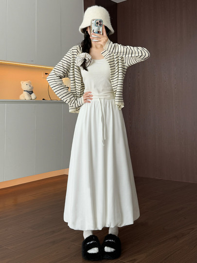 White Knitted Glutinous Rice Flower Skirt for Women, Autumn 2025 New Style, High-Waisted Mid-Length A-Line Umbrella Skirt for Petite Figures