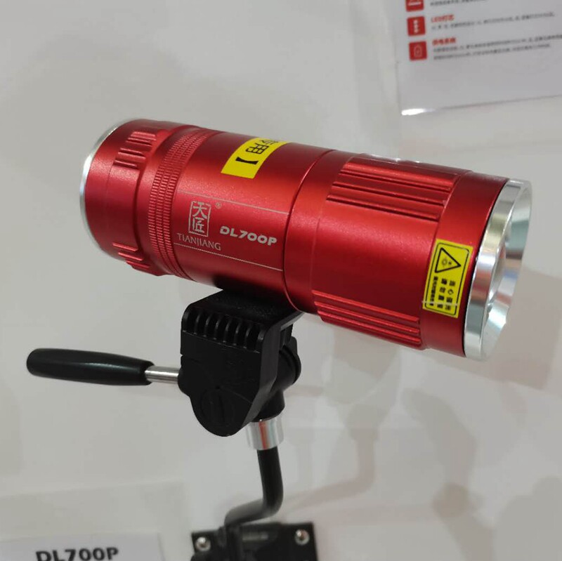 Pioneering vertex DL700P white light blue light dual light source night fishing light can focus three-core battery waterproof night fishing light