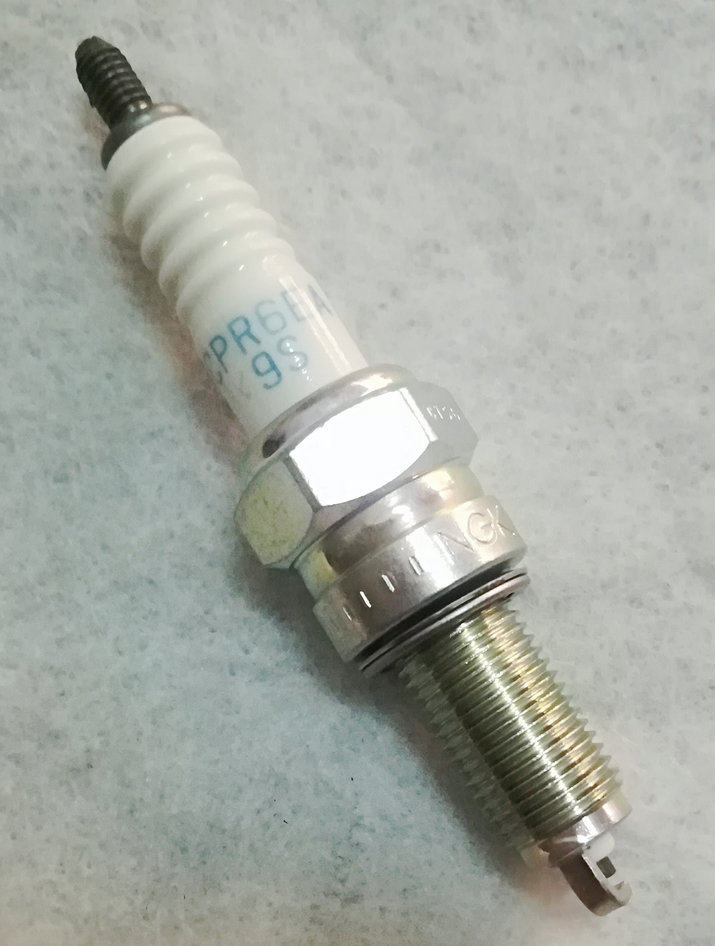 Suitable for new continents Honda locomotive accessories SDH110-16 Flutter Spark Plug CPR6EA-9S positive