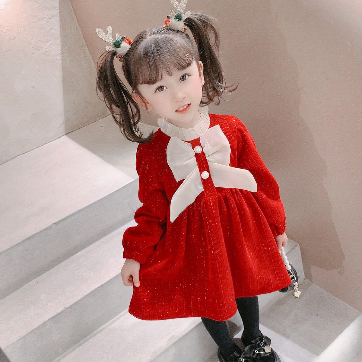 Girls' velvet dress thickened winter style 2022 new Western style girl baby red New Year children's skirt winter clothes