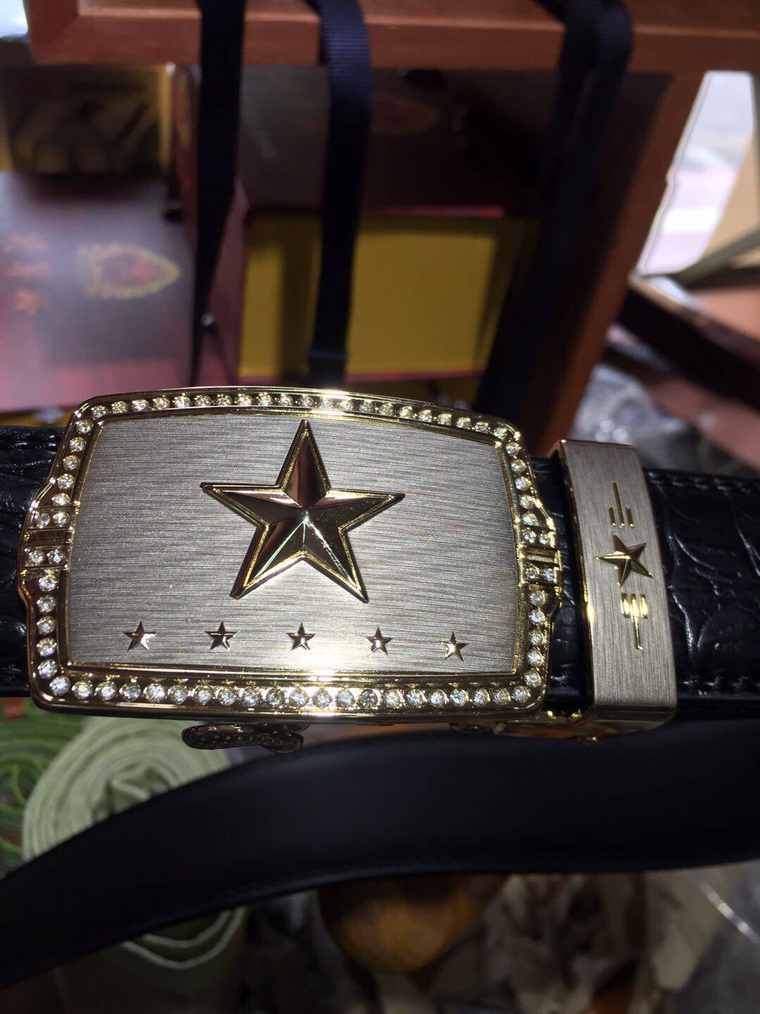 Men's leather belt inlaid drilling 5-star belt buckle head automatic buckle 24K gold plated crocodile thread with body fit gift box