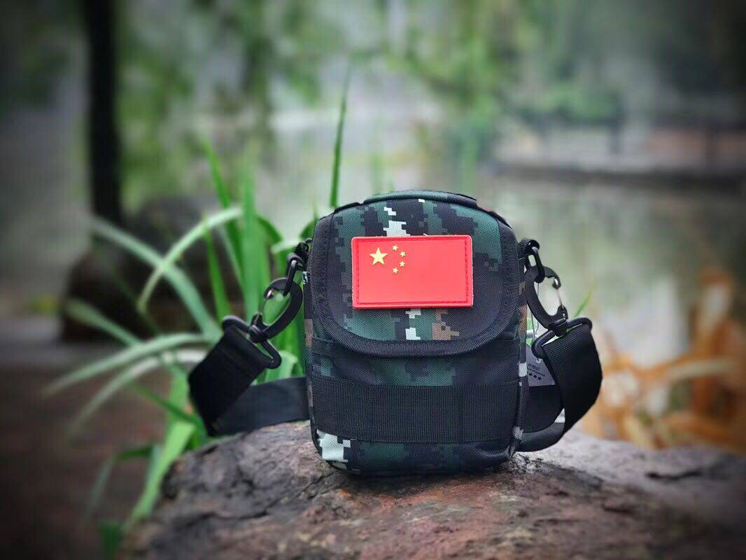 Camouflak Purse Women Men's Single Shoulder Diagonal Satchel Mountaineering Five Stars Red Flag Outdoor Tactical Multifunction Sports Pocket