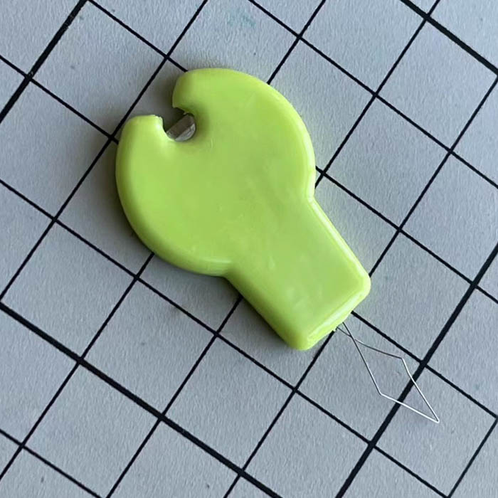 Manual DIY sewing thread sewing machine with needle lead instrumental tool with cutting knife cutting knife apple green threading machine