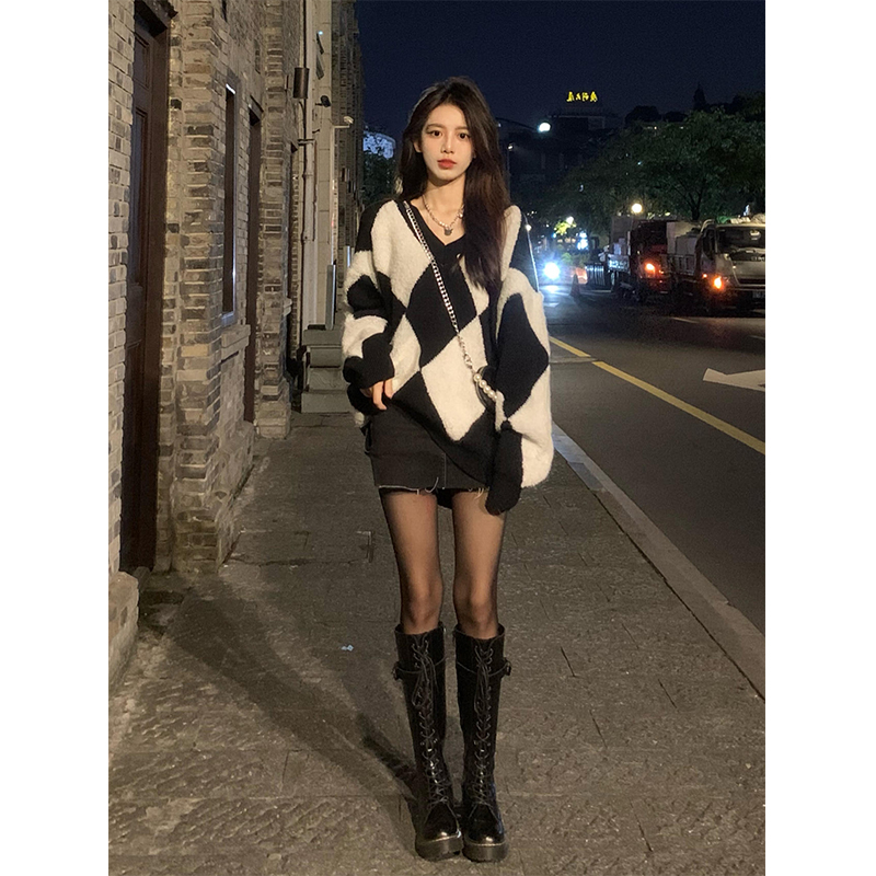 V Collar Knit Sweater Woman Medium Long version 2022 Spring new Lazy Wind Design Sense small and small sub loose blouses