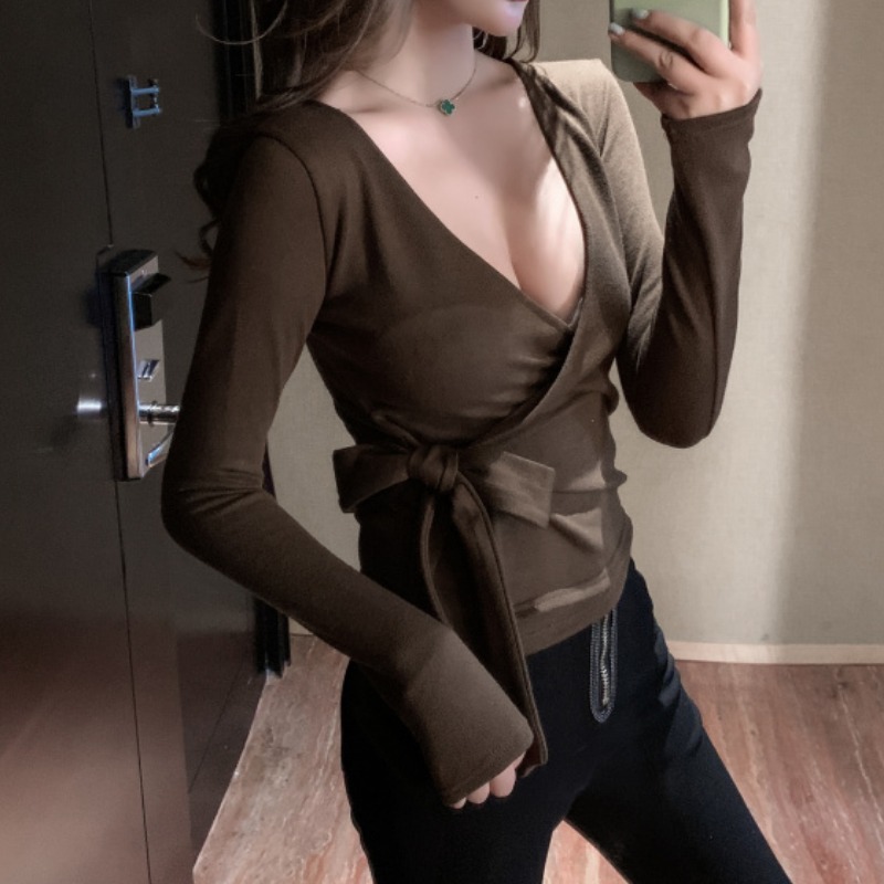 Long Sleeves Inner Hitch Woman 2022 Spring Autumn Design Sensation small crowd V collar Slim Sexy Cardigan Inner Lap T-shirt Blouse