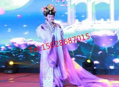 Beijing performer Li Yugang imitated the anti-series show male-dress female-dress banquet Annual Family Day