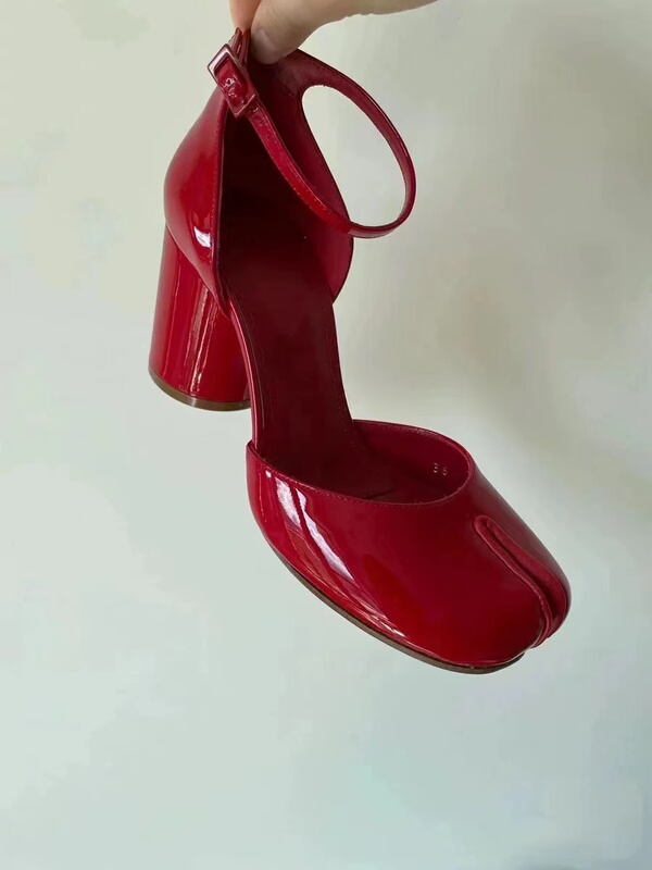 Trendy High-Heeled Chunky Heel Split-Toe Shoes New Style Horseshoe Sandals Tabi Buckle Mary Jane Shoes Women's Flats