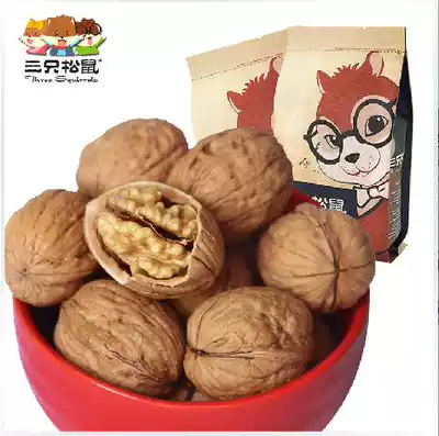 Three squirrels dried fruit nuts Yunnan snacks specialty thin skin Big Walnut plain paper walnut 210g * 3 bags