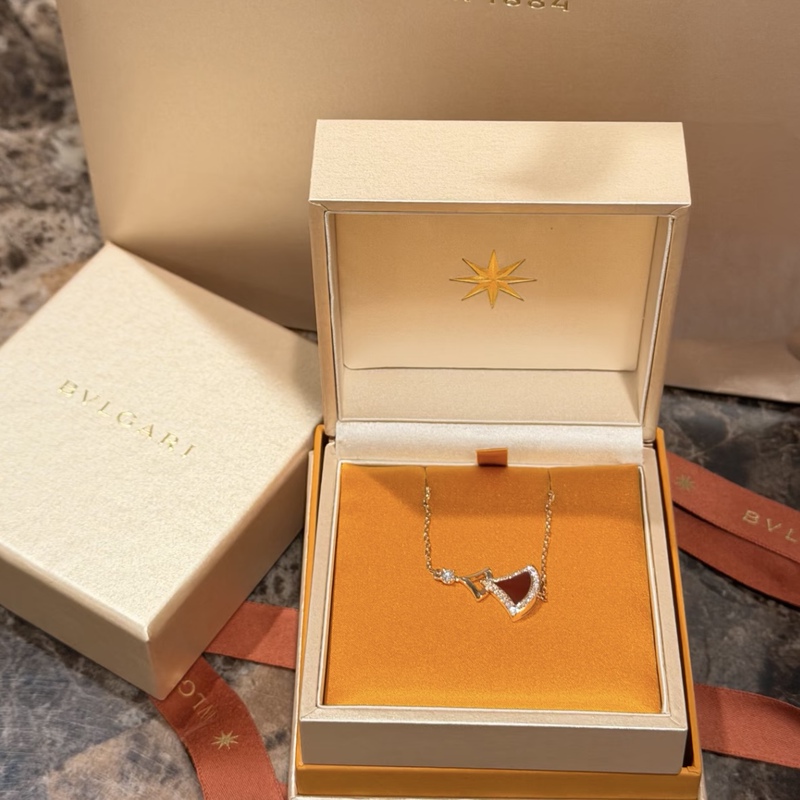Bvlgari Divas Dream Series Red Chalcedony Double Fan Bracelet Diamond Rose Gold