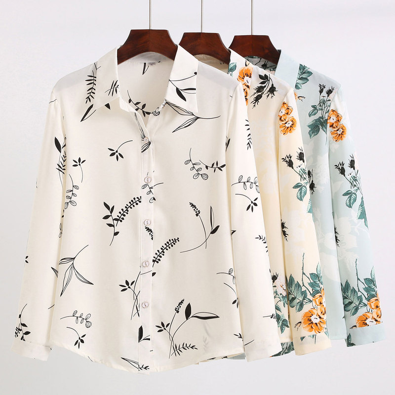 Middle-Aged and Elderly Women's Long-Sleeved Chiffon Shirts Are Stylish and Look Younger. Summer Loose Casual Cardigans and Sun Protection Tops for Mothers