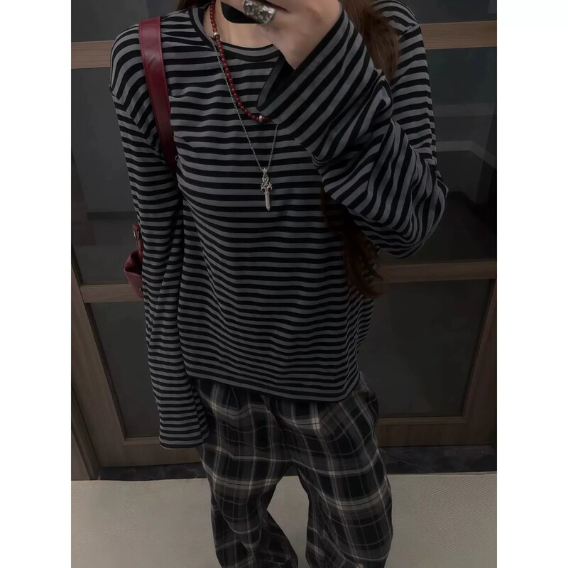Black and White Striped Crew Neck Long-Sleeve Base Shirt for Men, Spring and Autumn Korean Style, Casual and Versatile T-Shirt with a Relaxed Fit, Inner Layer Top Black and White Striped Crew Neck Long-Sleeve Base Shirt for Men, Spring and Autumn Korean Style, Casual and Versatile T-Shirt with a Relaxed Fit, Inner Layer Top