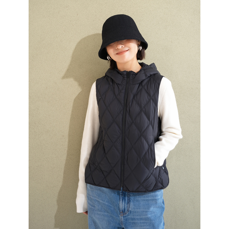 High-End Lightweight 90 White Goose down Vest, Warm and Non-Pilling, Hooded Women's Solid Color Quilted down Vest Ff202
