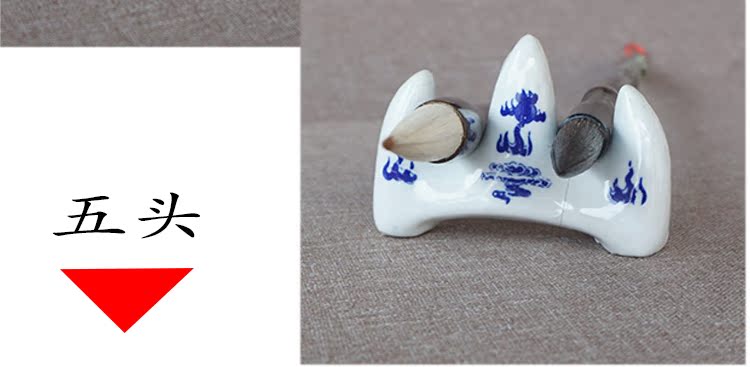 Jingdezhen gốm sứ nhỏ màu xanh và trắng Yamagata bút kích thước lớn bút bút trang trí núi năm đầu bốn người giữ bút - Trang trí nội thất trang trí phòng khách