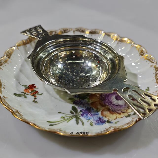 British silverware Birmingham-made sterling silver hand-carved double-eared tea leakage tea filter medieval 1937 afternoon tea set